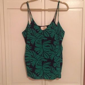 Skies are blue palm leaf print top size Large